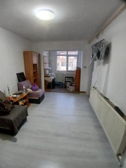 Garsonieră decomandată în Central