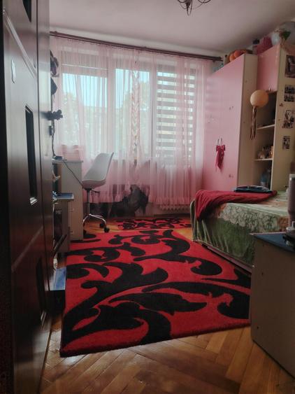 Apartament cu 4 camere semidecomandat în Central