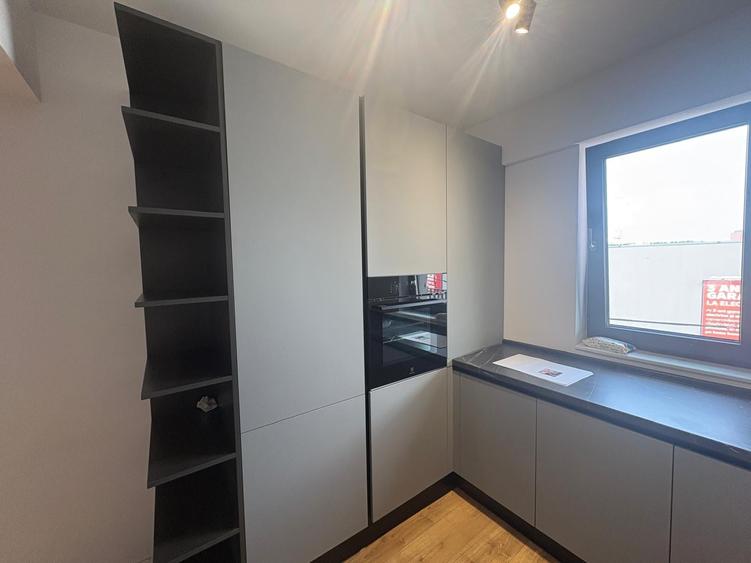 Apartament cu 3 camere decomandat în Barbu Văcărescu
