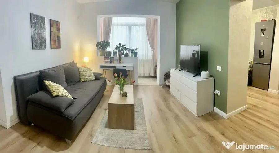 Apartament cu 3 camere semidecomandat în City Park Mall