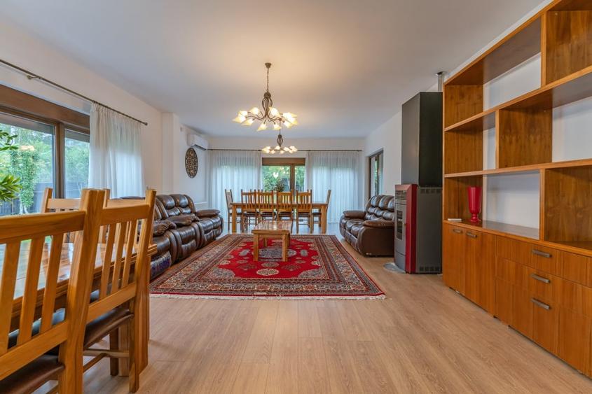Casă individuală cu 5 camere cu Teren 1300 Mp în Predeal
