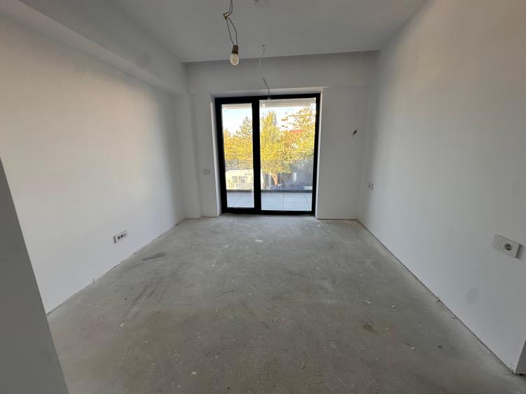 Apartament cu 3 camere semidecomandat în Iancu Nicolae