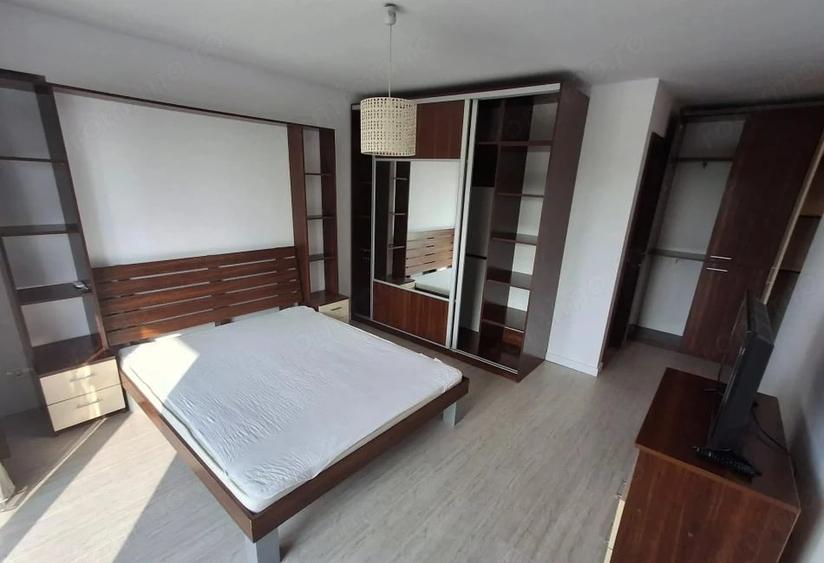 Apartament cu 3 camere decomandat în Pajura