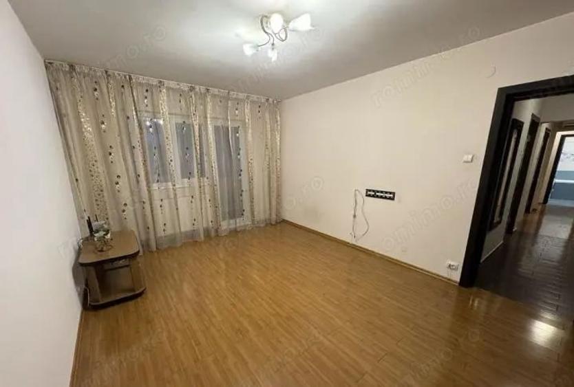 Apartament cu 3 camere decomandat în Vitan