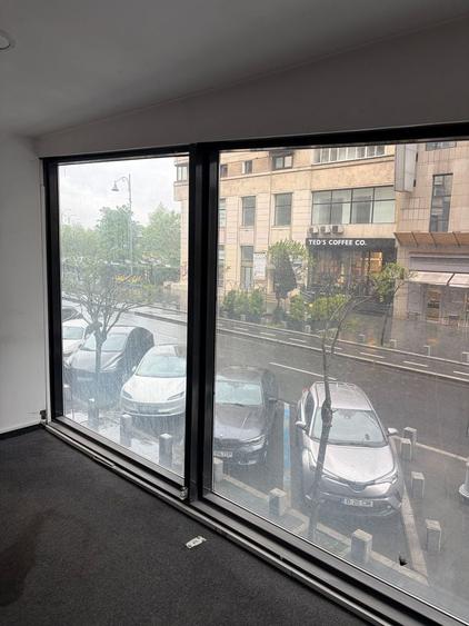 Spațiu comercial, de 220 mp, în P-ța Victoriei