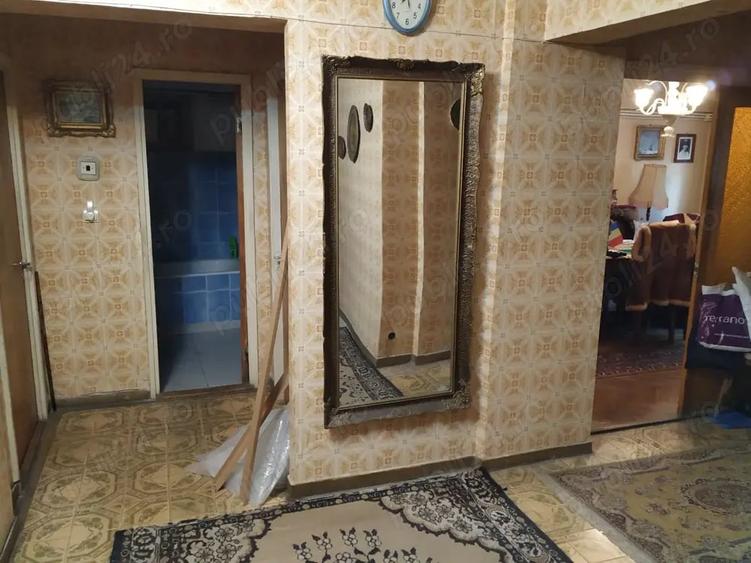 Apartament cu 4 camere decomandat în Central