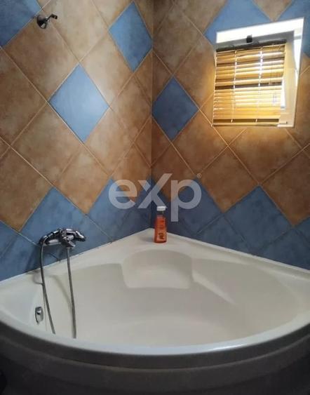 Apartament cu 3 camere semidecomandat, mobilat în Semicentral