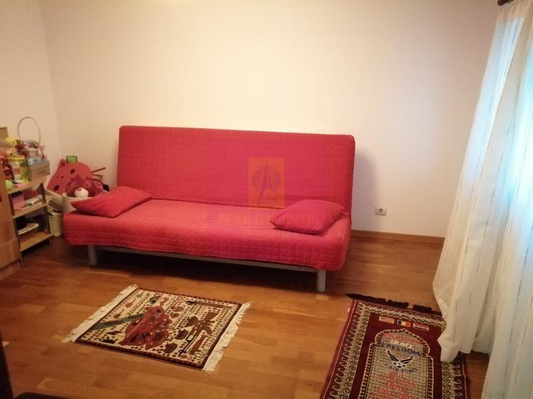 Apartament cu 3 camere semidecomandat în Bragadiru