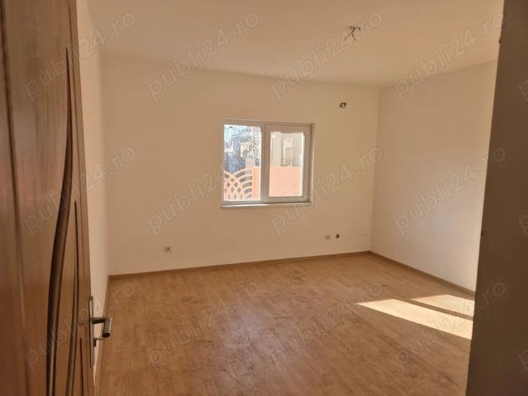 Casă cu 5 camere cu Teren 500 Mp în Nufărul