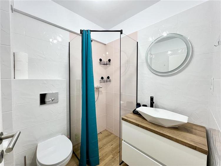 Apartament cu 3 camere nedecomandat în Turnișor