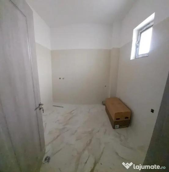 Casă cu 5 camere cu Teren 400 Mp în Central