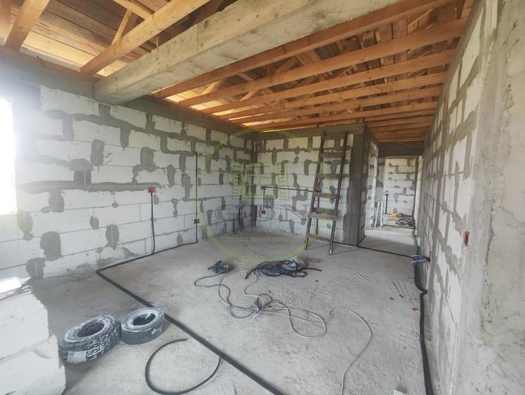Casă individuală cu 4 camere cu Teren 402 Mp în Ișalnița