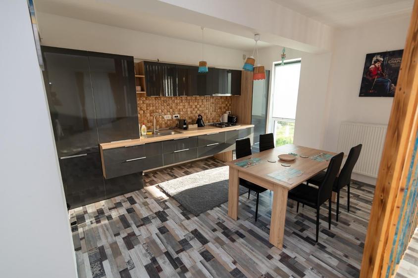 Apartament cu 2 camere semidecomandat în Central