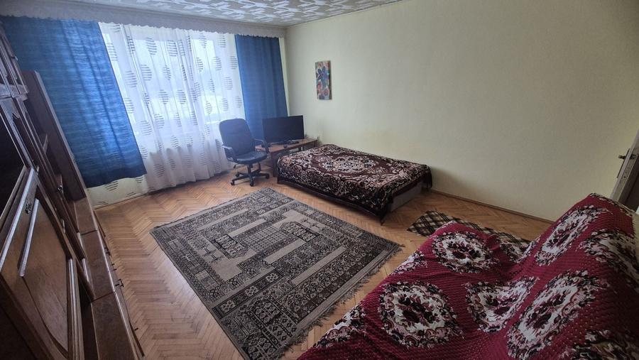 Apartament cu 3 camere semidecomandat în Dezmir
