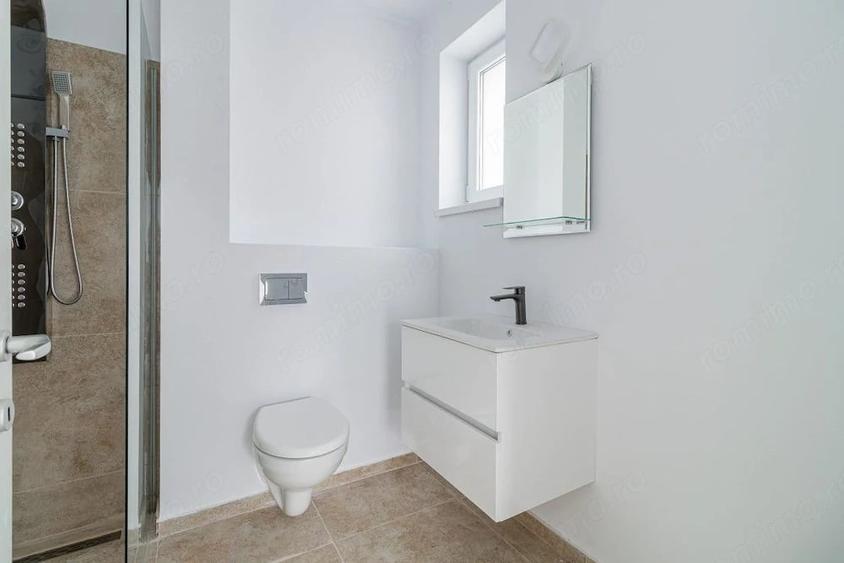 Apartament cu 5 camere semidecomandat în 1 Decembrie