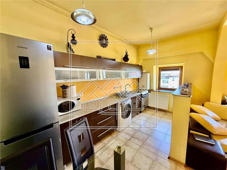 Apartament cu 3 camere semidecomandat în Terezian
