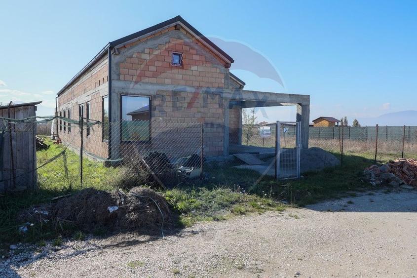 Duplex cu 6 camere cu Teren 500 Mp în Bod