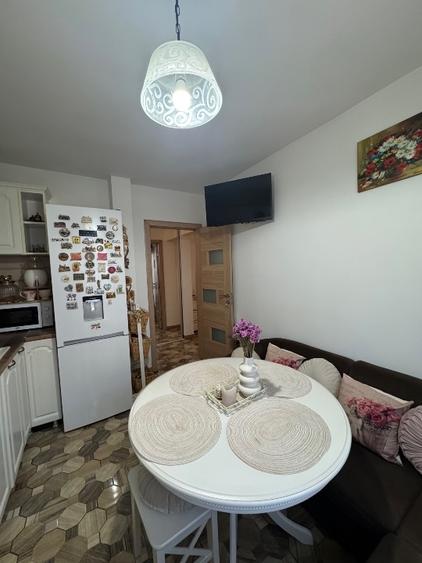 Apartament cu 2 camere decomandat, mobilat în Titan