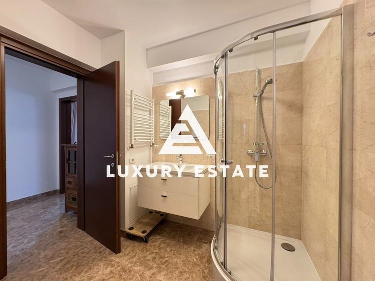 Apartament cu 4 camere decomandat în Polonă