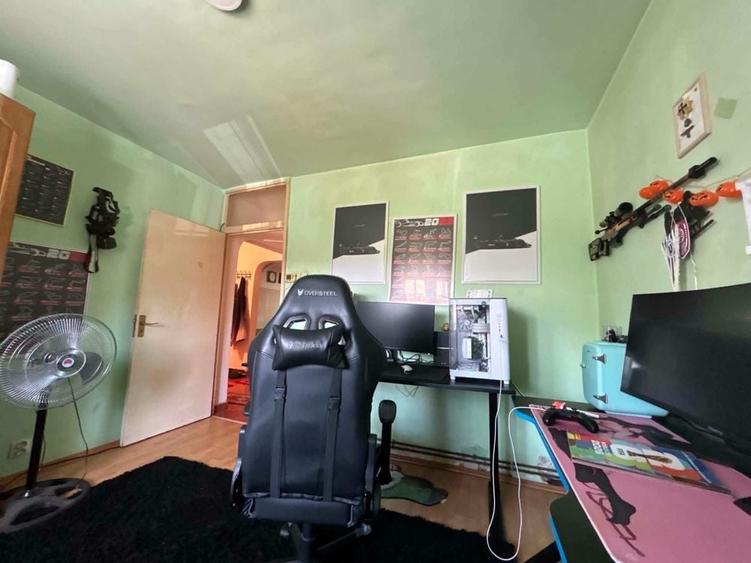 Apartament cu 4 camere semidecomandat în Central