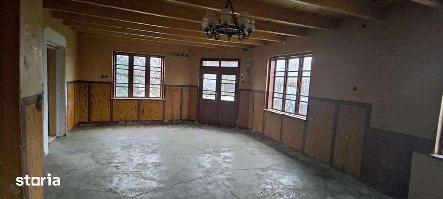 Casă cu 4 camere cu Teren 3382 Mp în Ulmi