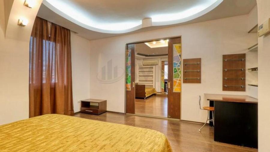 Apartament cu 5 camere circular, mobilat în 1 Mai