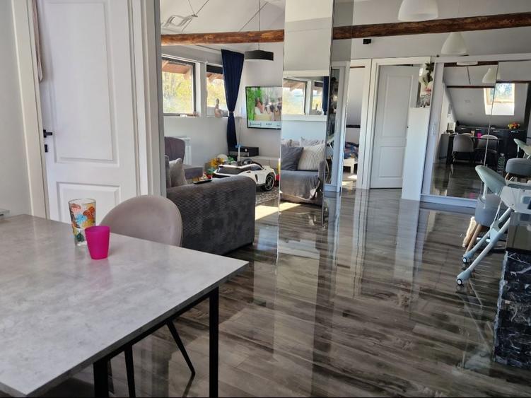 Apartament cu 4 camere decomandat în Sud