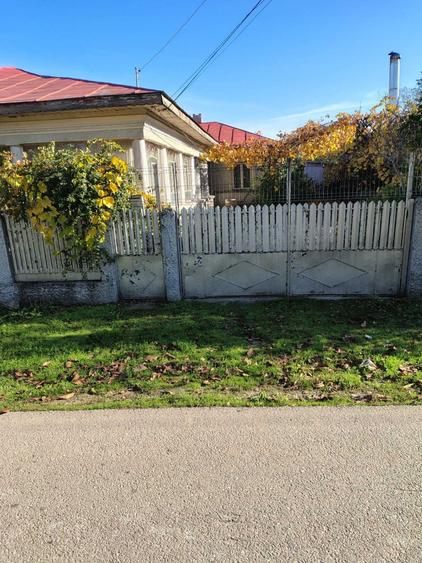 Casă cu 4 camere în Singureni