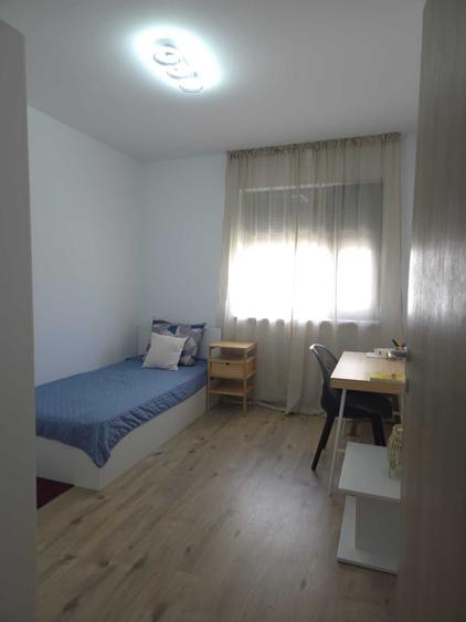 Apartament cu 4 camere decomandat în Băneasa