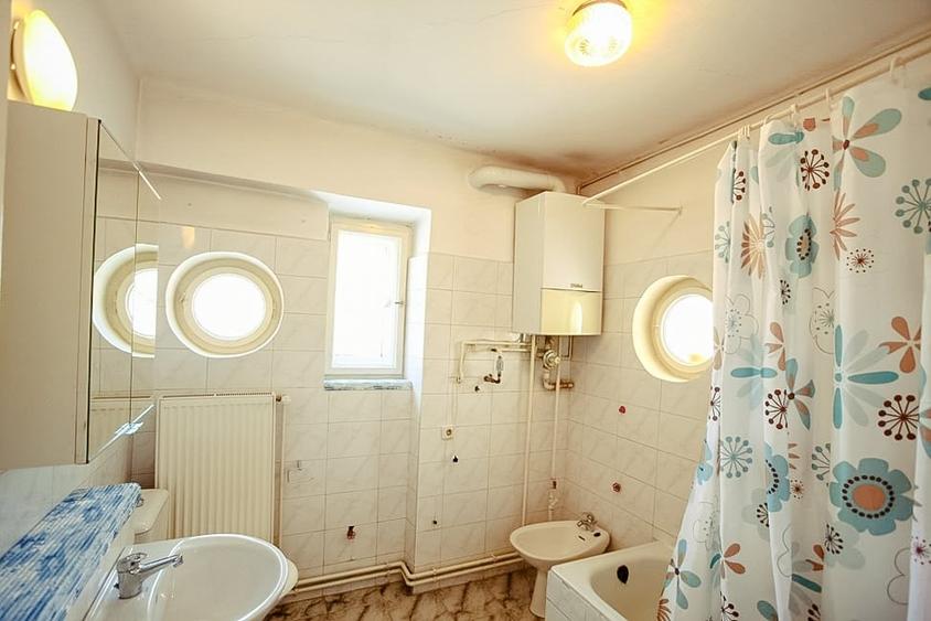 Apartament cu 3 camere decomandat în Centrul Istoric
