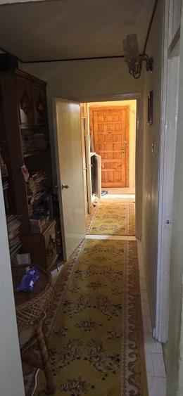 Apartament cu 3 camere decomandat în Rovine