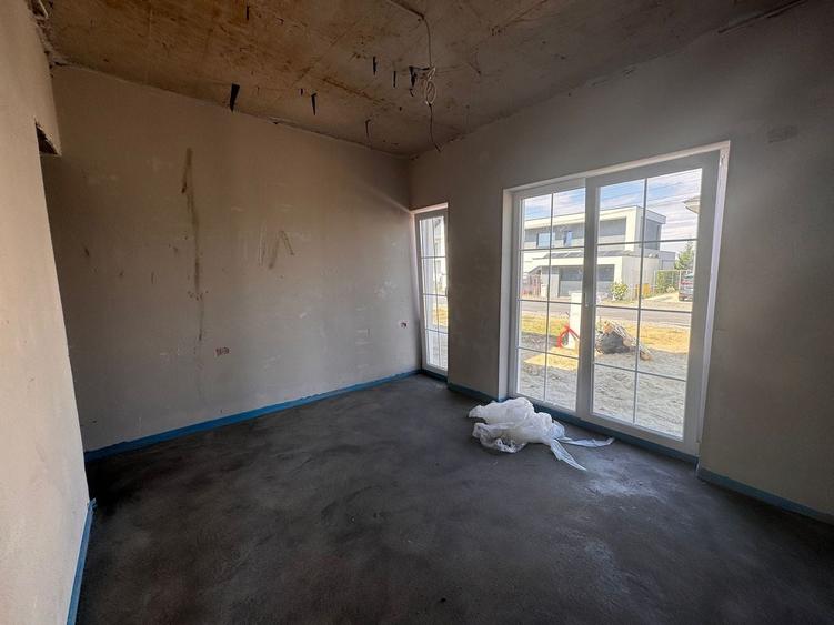 Duplex cu 4 camere cu Canalizare în Moșnița Nouă