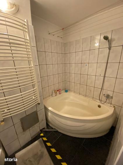 Apartament cu 3 camere decomandat în Între Lacuri