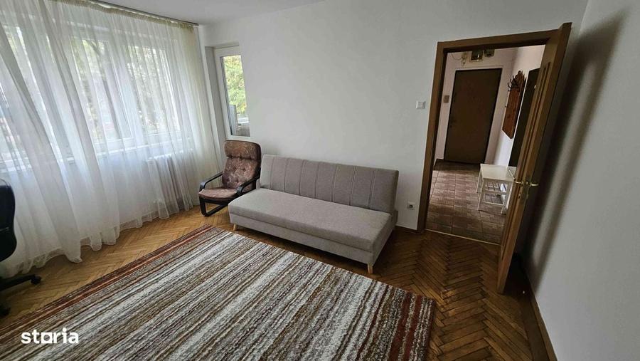 Apartament cu 3 camere semidecomandat în Titan