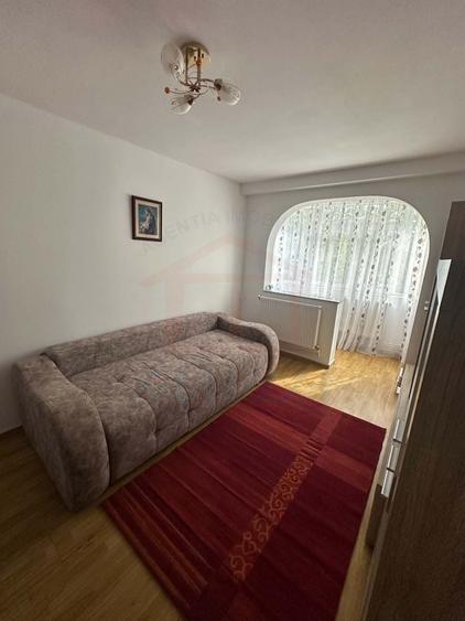 Apartament cu 2 camere semidecomandat, mobilat în Micro 20