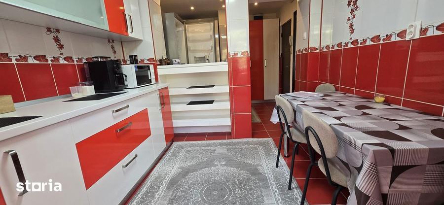 Apartament cu 3 camere decomandat, mobilat în Micro 3