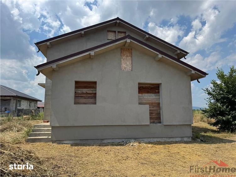 Casă cu 5 camere cu Teren 694 Mp în Golești
