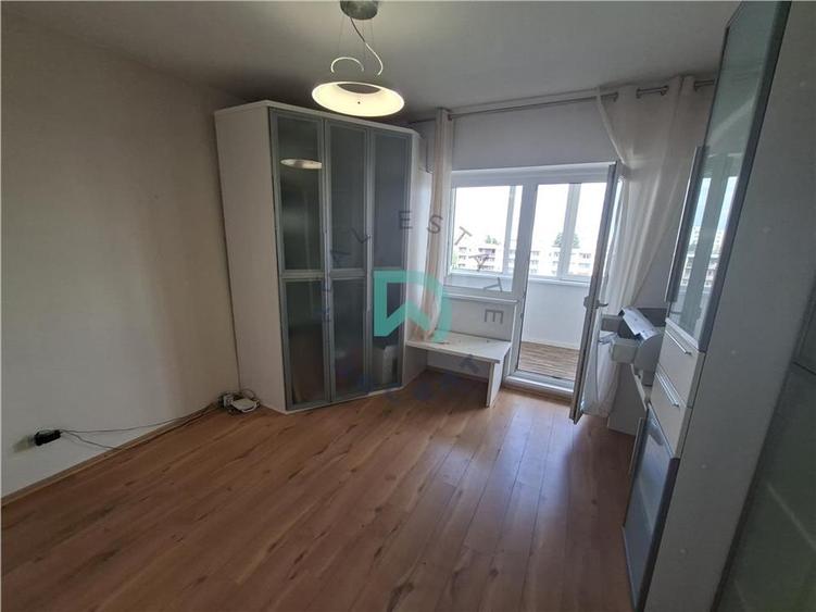 Apartament cu 3 camere decomandat în Răcădău