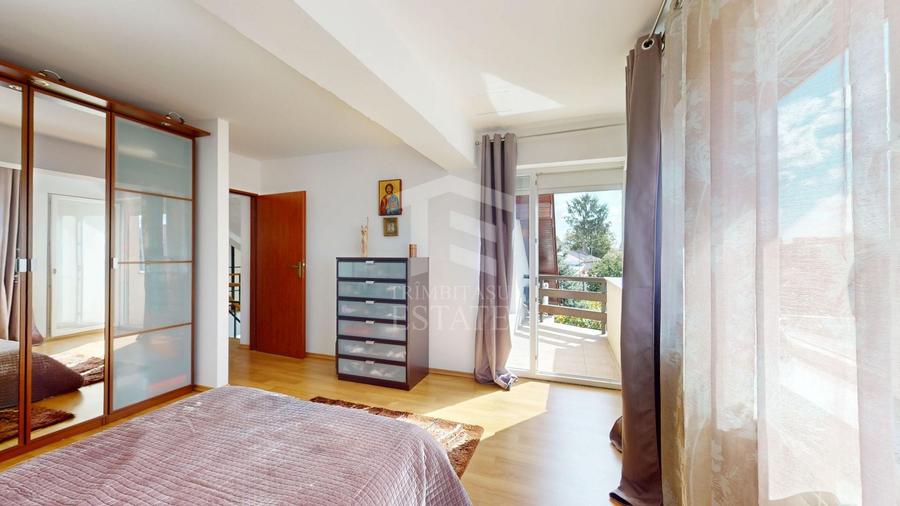 Casă individuală cu 5 camere cu Canalizare în Central