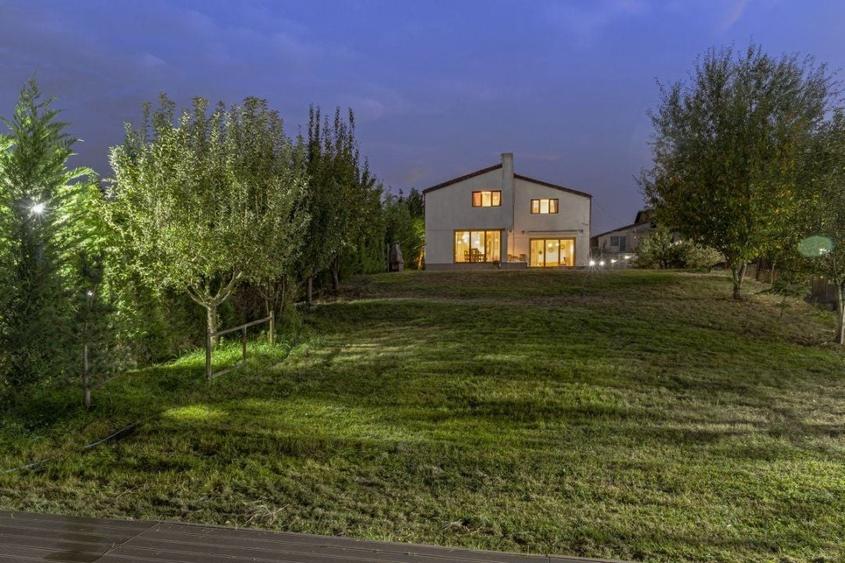 Casă individuală cu 6 camere cu Canalizare în Corbeanca