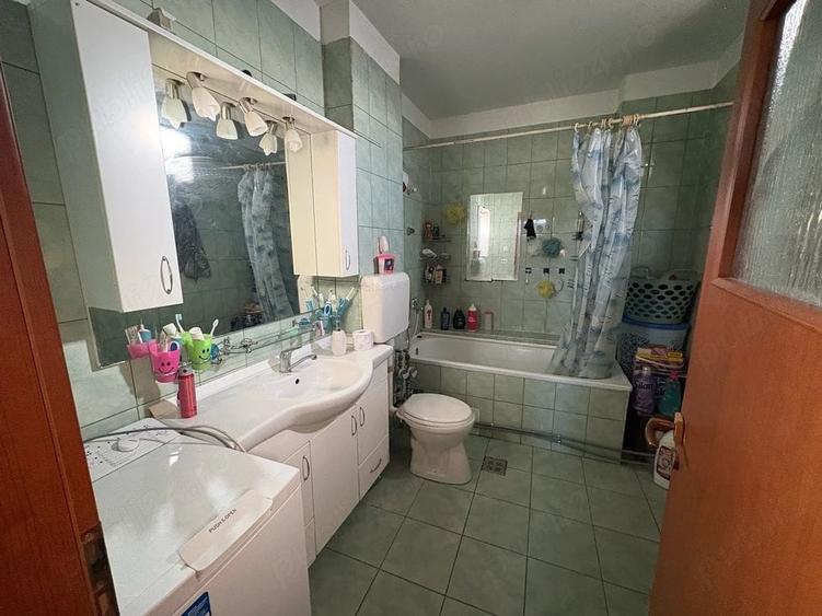 Apartament cu 3 camere decomandat în Rogerius