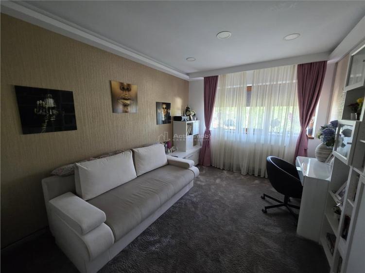 Casă cu 4 camere cu Teren 260 Mp în 1 Decembrie