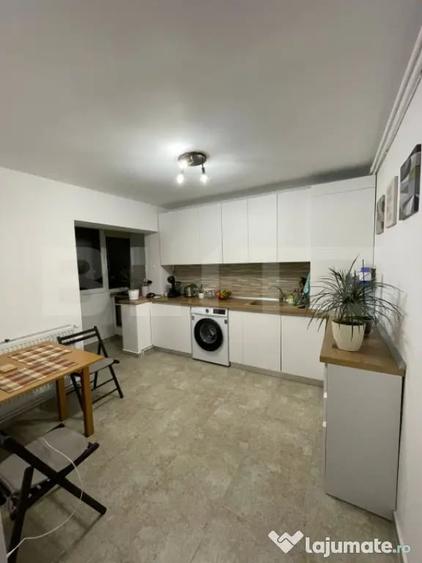 Apartament cu 3 camere semidecomandat în Micro 5