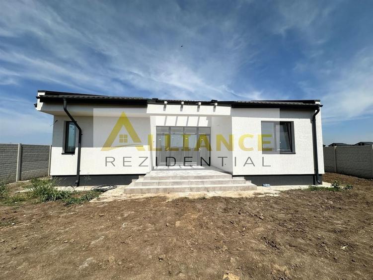 Casă individuală cu 4 camere cu Canalizare în Berceni