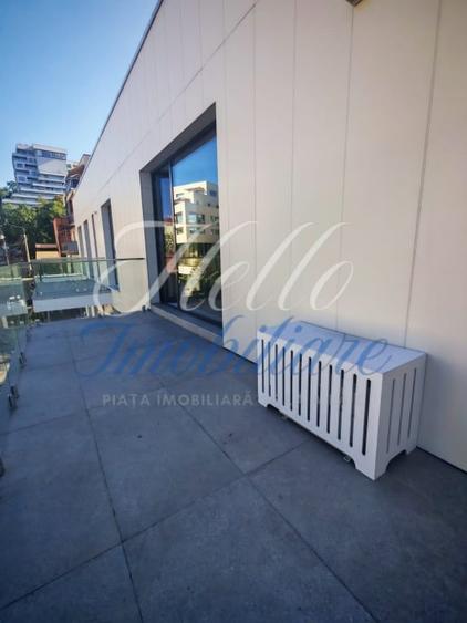 Apartament cu 3 camere semidecomandat în Gruia