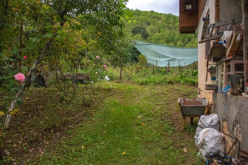 Casă cu 2 camere cu Teren 2149 Mp în Costeni