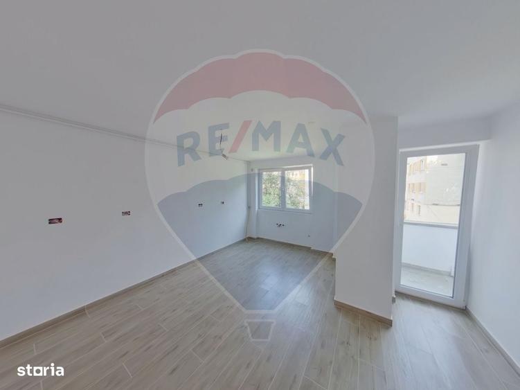 Apartament cu 4 camere decomandat în Central
