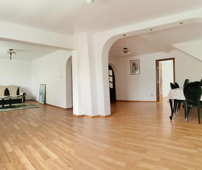 Casă cu 4 camere cu Teren 500 Mp în Central