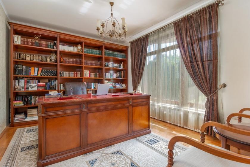 Casă individuală cu 10 camere cu Canalizare în Dealuri Oradea