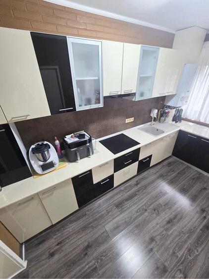 Apartament cu 4 camere decomandat în Central
